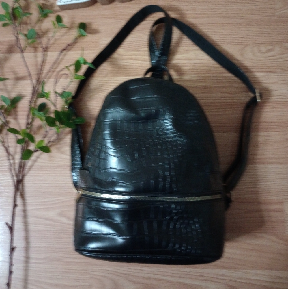 Forever 21 trandy black backpack - Picture 2 of 9